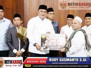 Bupati Bogor,Tokoh masyarakat dan warga, Jum'atan Bareng. Serap Aspirasi Lewat Jum'at Keliling dan Serhakan bantuan uang Rp,100 juta rupiah ke masing-masing mesjid Besar.