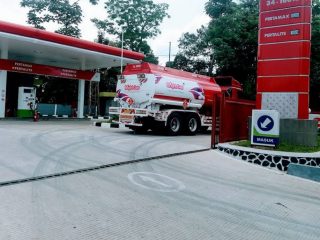 SPBU 34.166.138,Menjadi Sarang Mafia BBM Bersubsidi, Penjualan BBM Pakai Jerigen,Mobil di Modifikasi Pakai Mesin Sanyo.