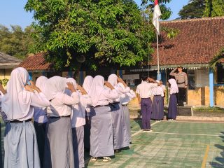 Kapolsek Panongan Jadi Pembina Upacara di SMK Prima Bhakti, Sampaikan Pesan Pencegahan Kenakalan Remaja dan Narkoba