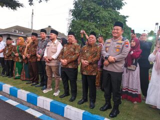 Pemberangkatan Jemaah Haji Kloter 60 dan 61 Kabupaten Jombang berlangsung khidmat*