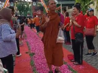 Penyambutan rombongan Biksu “Indonesia Walk For Peace 2026” di Jombang berlangsung hangat dan Penuh Toleransi