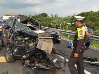 Mobil Rombongan Anggota DPR RI Gus Hilman tabrak truk di Tol Paspro, dua staf pendamping tewas 
