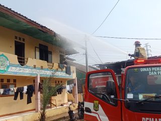 Kebakaran Landa Ponpes Assafiyyah Nurul Hikmah di Parungkuda, Diduga Berasal dari HP yang Sedang Dicas