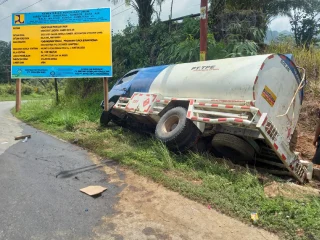 Tangki Solar Tergelincir di Kerinci, Diduga Hendak Memasok Proyek APBN? Kapolda Jambi dan BWSS VI Didesak Bongkar Dugaan Distribusi BBM hingga Tuntas